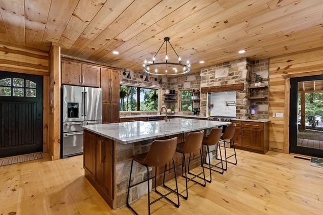 290 Graham Court, Ellijay, GA 30540