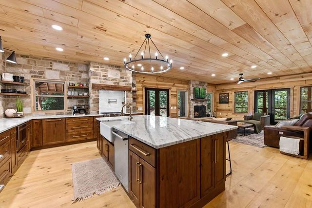290 Graham Court, Ellijay, GA 30540