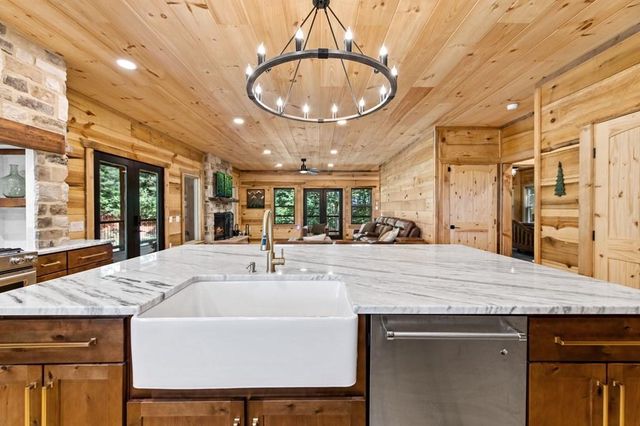 290 Graham Court, Ellijay, GA 30540