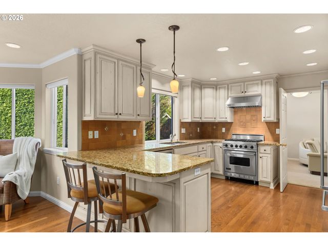 12878 Sw SIERRA VISTA Dr, Lake Oswego, OR 97035