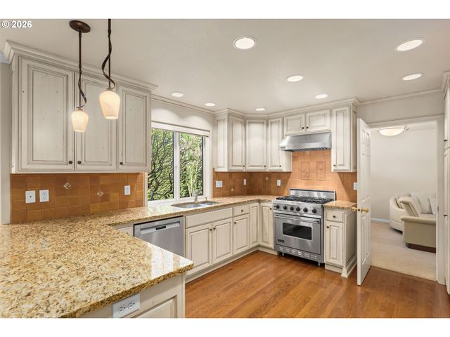 12878 Sw SIERRA VISTA Dr, Lake Oswego, OR 97035