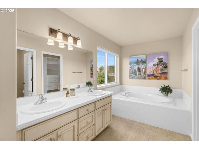 12878 Sw SIERRA VISTA Dr, Lake Oswego, OR 97035