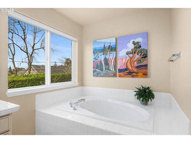 12878 Sw SIERRA VISTA Dr, Lake Oswego, OR 97035