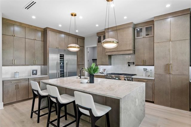 5003 W POE AVENUE, Tampa, FL 33629