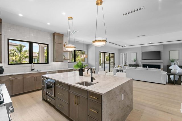 5003 W POE AVENUE, Tampa, FL 33629