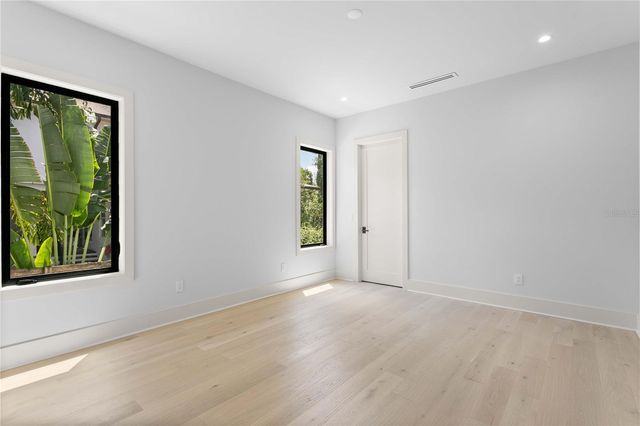 5003 W POE AVENUE, Tampa, FL 33629