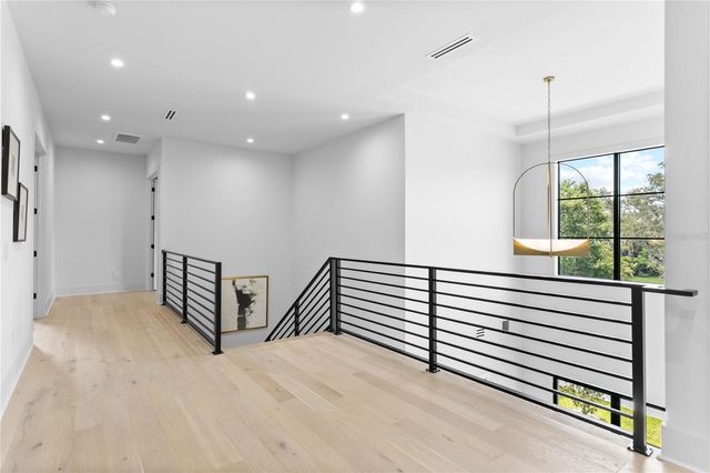 5003 W POE AVENUE, Tampa, FL 33629
