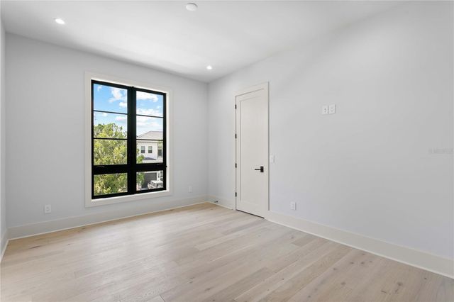 5003 W POE AVENUE, Tampa, FL 33629