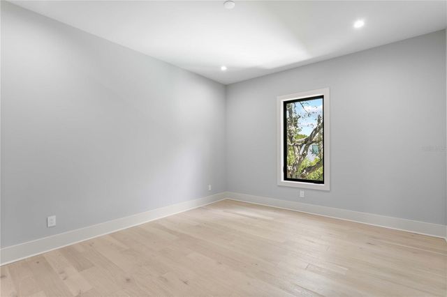 5003 W POE AVENUE, Tampa, FL 33629