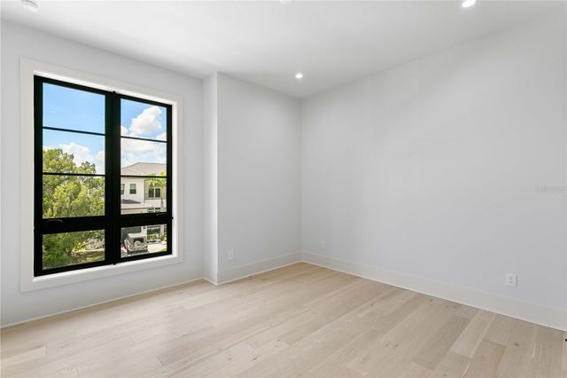 5003 W POE AVENUE, Tampa, FL 33629