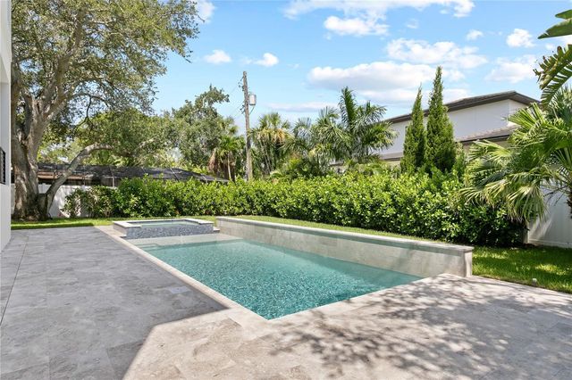 5003 W POE AVENUE, Tampa, FL 33629