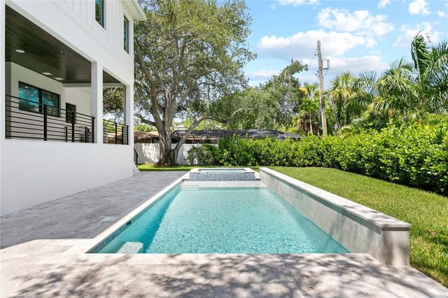 5003 W POE AVENUE, Tampa, FL 33629