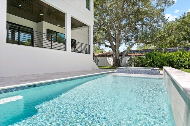 5003 W POE AVENUE, Tampa, FL 33629