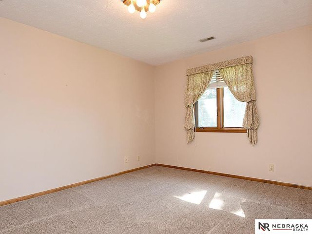 6129 S 102nd Terrace, Omaha, NE 68127