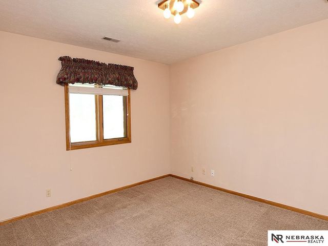 6129 S 102nd Terrace, Omaha, NE 68127