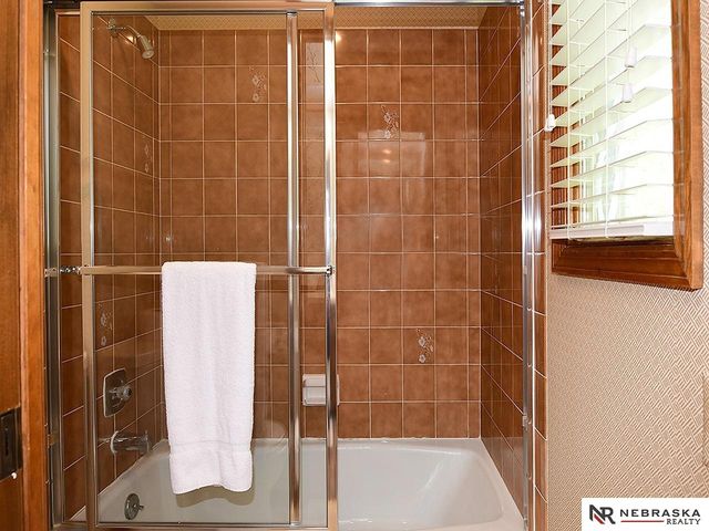 6129 S 102nd Terrace, Omaha, NE 68127