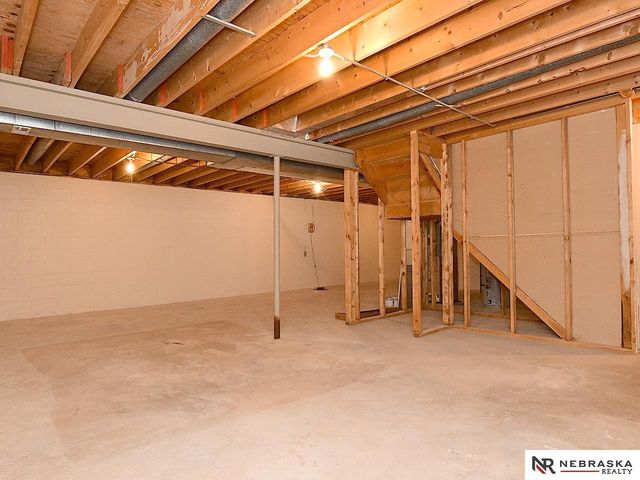 6129 S 102nd Terrace, Omaha, NE 68127