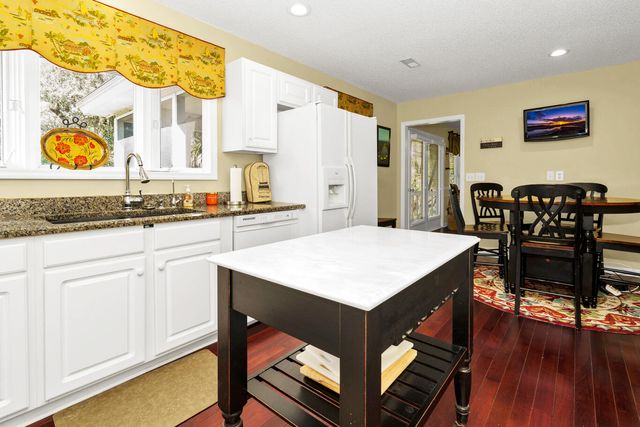 864 Club Cottage Road, Edisto Island, SC 29438