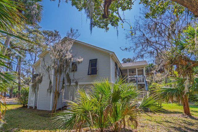 864 Club Cottage Road, Edisto Island, SC 29438