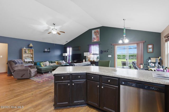 1352 Old Comfort Highway, Trenton, NC 28585
