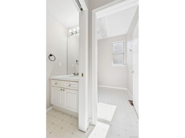 1577 S Pitkin Cir, Aurora, CO 80017