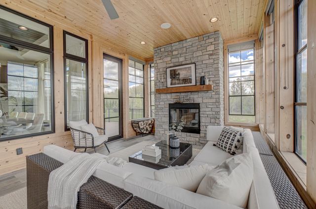 12639 20th Street N, Stillwater, MN 55082
