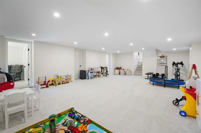 10 Carlton Lane, Rye Brook, NY 10573