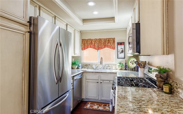 18844 Vista Del Canon G, Newhall, CA 91321