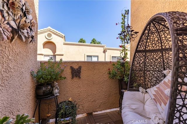 18844 Vista Del Canon G, Newhall, CA 91321
