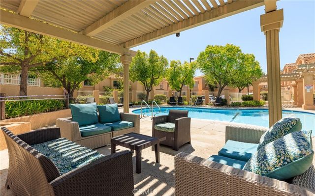 18844 Vista Del Canon G, Newhall, CA 91321