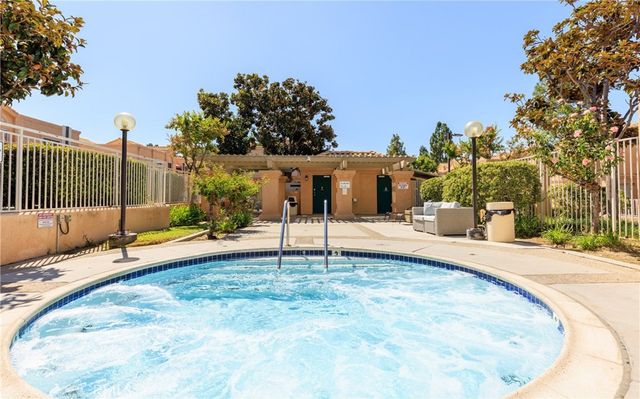 18844 Vista Del Canon G, Newhall, CA 91321