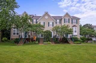 2418 Courtyard Circle 3, Aurora, IL 60506