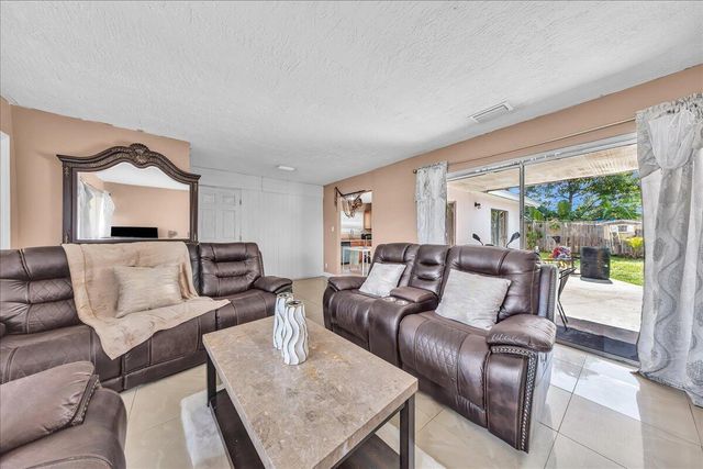 3560 NW 34th Way, Lauderdale Lakes, FL 33309