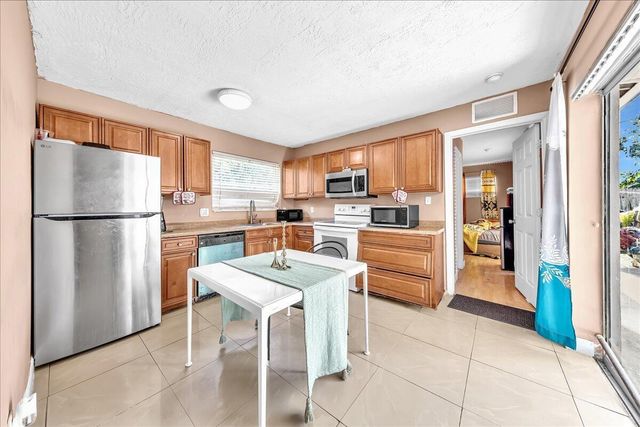 3560 NW 34th Way, Lauderdale Lakes, FL 33309