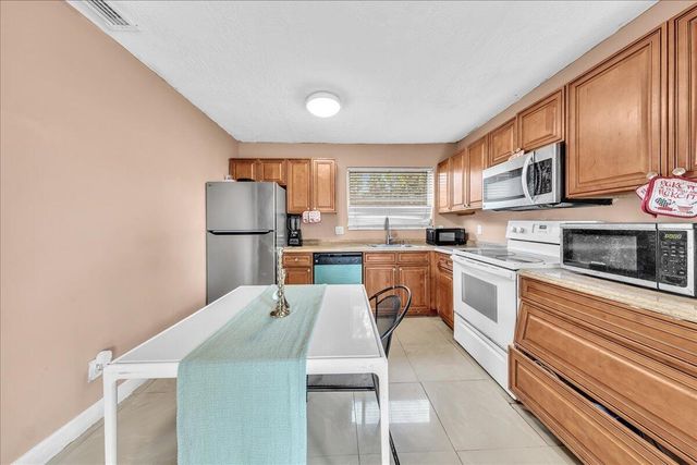 3560 NW 34th Way, Lauderdale Lakes, FL 33309