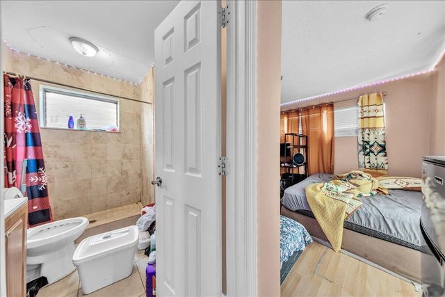 3560 NW 34th Way, Lauderdale Lakes, FL 33309