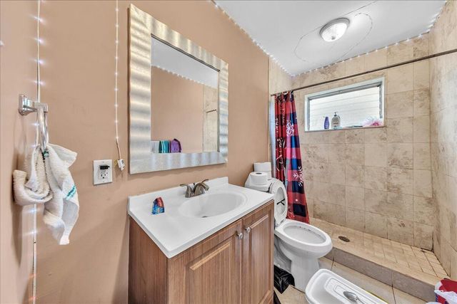 3560 NW 34th Way, Lauderdale Lakes, FL 33309