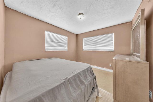 3560 NW 34th Way, Lauderdale Lakes, FL 33309