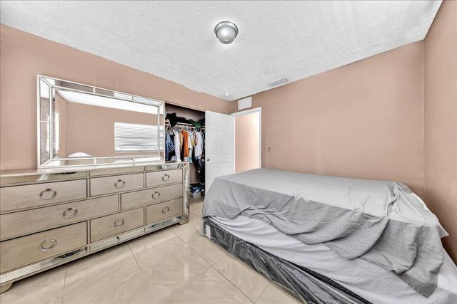 3560 NW 34th Way, Lauderdale Lakes, FL 33309