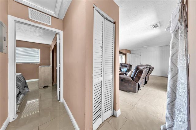 3560 NW 34th Way, Lauderdale Lakes, FL 33309