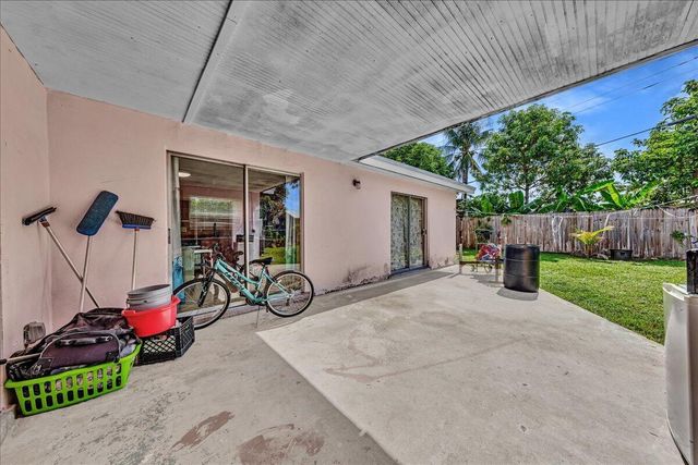 3560 NW 34th Way, Lauderdale Lakes, FL 33309