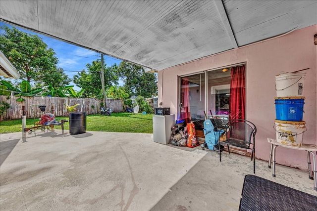 3560 NW 34th Way, Lauderdale Lakes, FL 33309