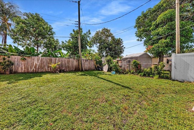 3560 NW 34th Way, Lauderdale Lakes, FL 33309