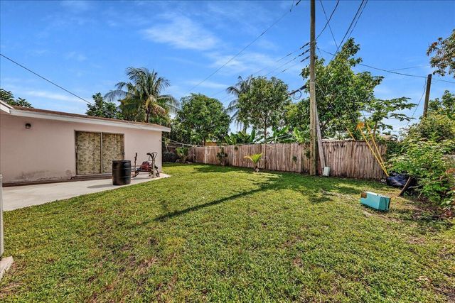 3560 NW 34th Way, Lauderdale Lakes, FL 33309