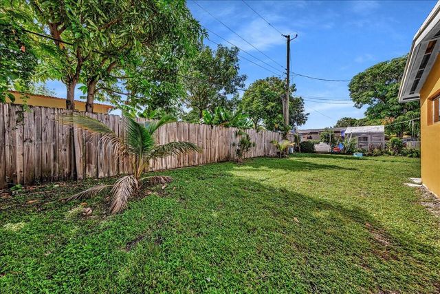3560 NW 34th Way, Lauderdale Lakes, FL 33309