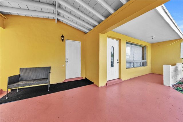 3560 NW 34th Way, Lauderdale Lakes, FL 33309