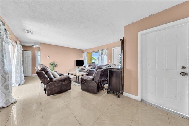 3560 NW 34th Way, Lauderdale Lakes, FL 33309