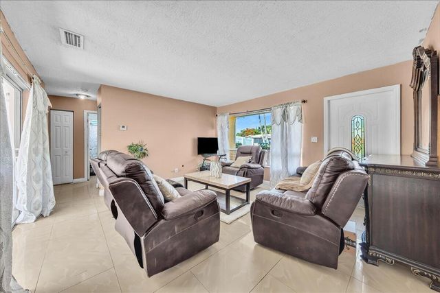 3560 NW 34th Way, Lauderdale Lakes, FL 33309