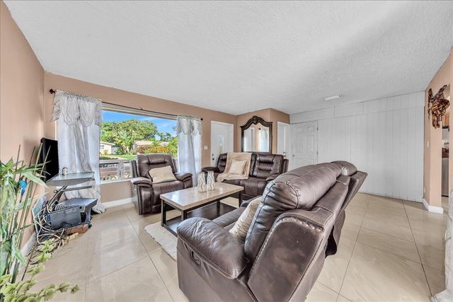 3560 NW 34th Way, Lauderdale Lakes, FL 33309