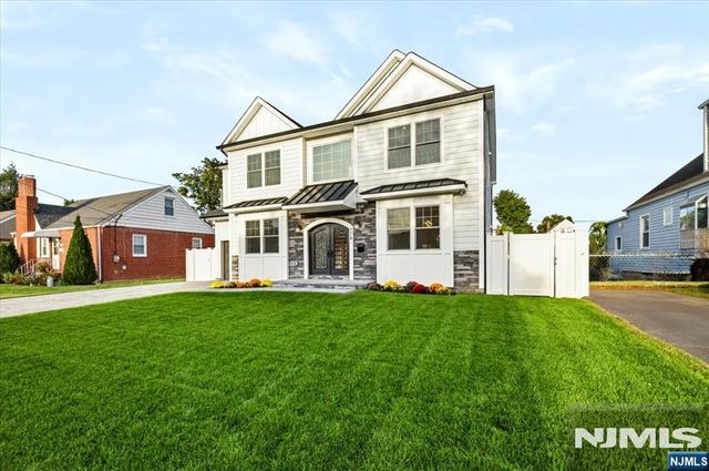 578 Pine Avenue, Saddle Brook, NJ 07663